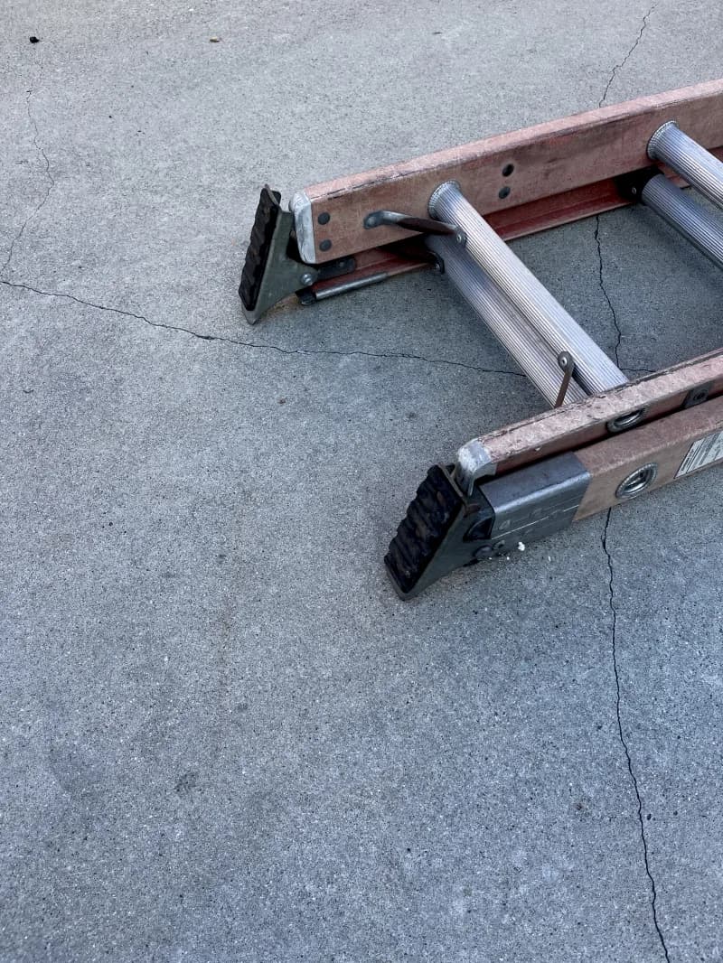 26 ft. Fiberglass Extension Ladder with Hooks 300 lbs — photo 3 of 4