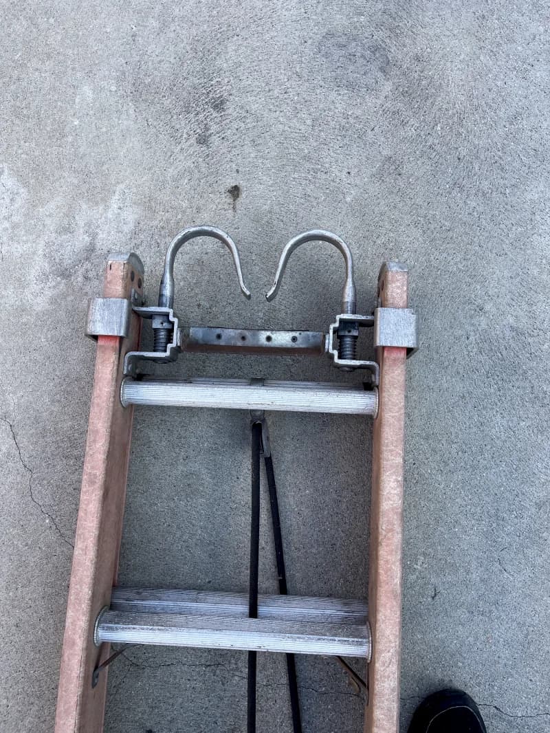 26 ft. Fiberglass Extension Ladder with Hooks 300 lbs — photo 2 of 4