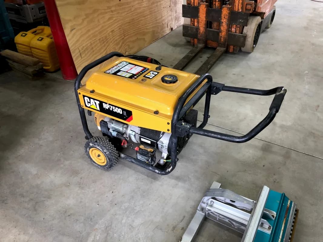 Caterpillar 7,500 Generator — photo 2 of 3