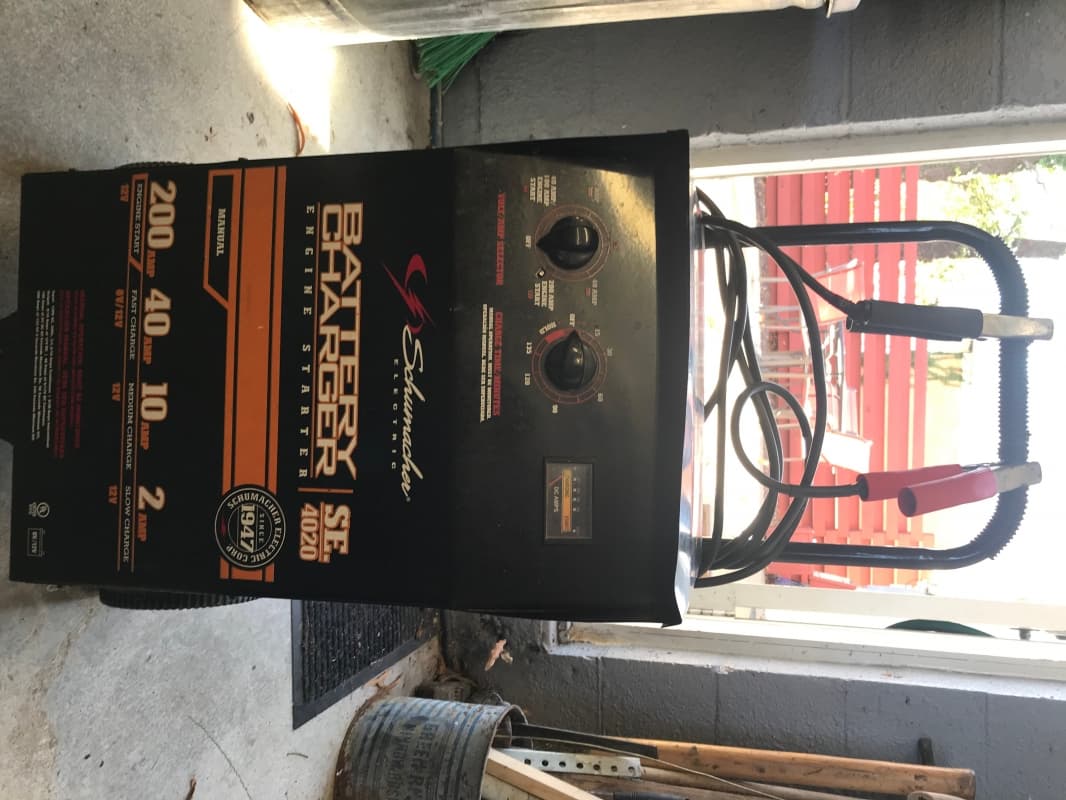 Battery charger / jump starter