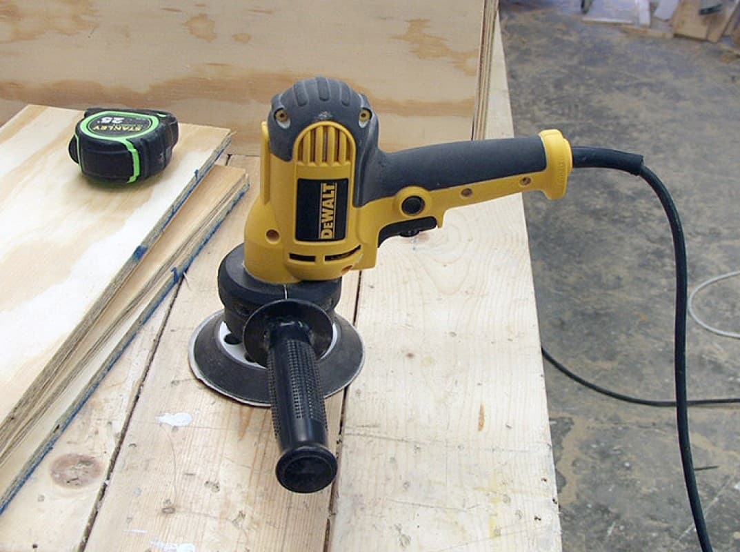 Dewalt Disc Sander (6 Amp 5")