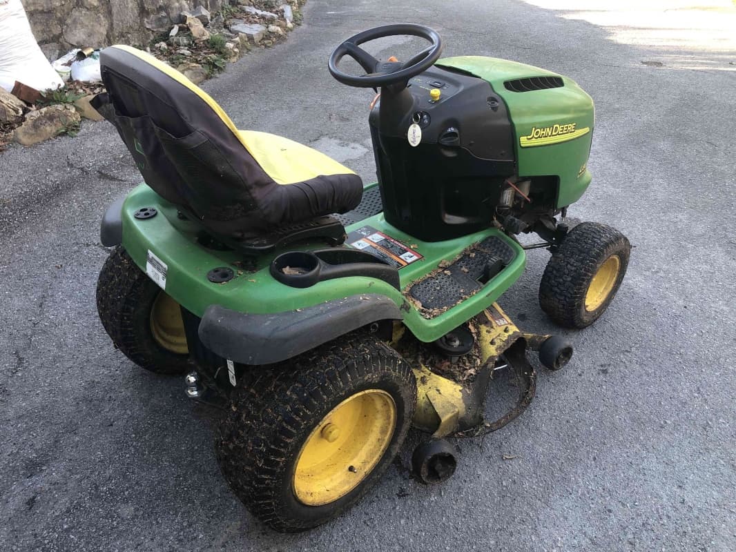 John Deere l130 ride on mower