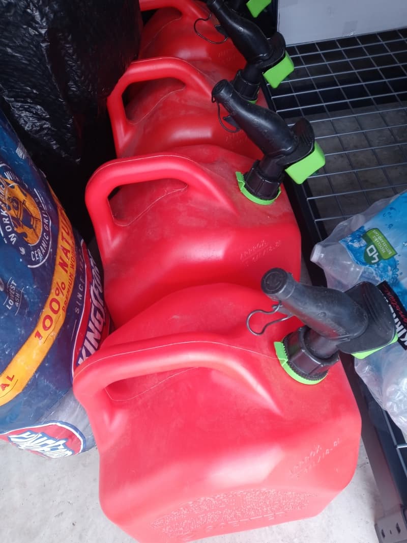 Gasoline container