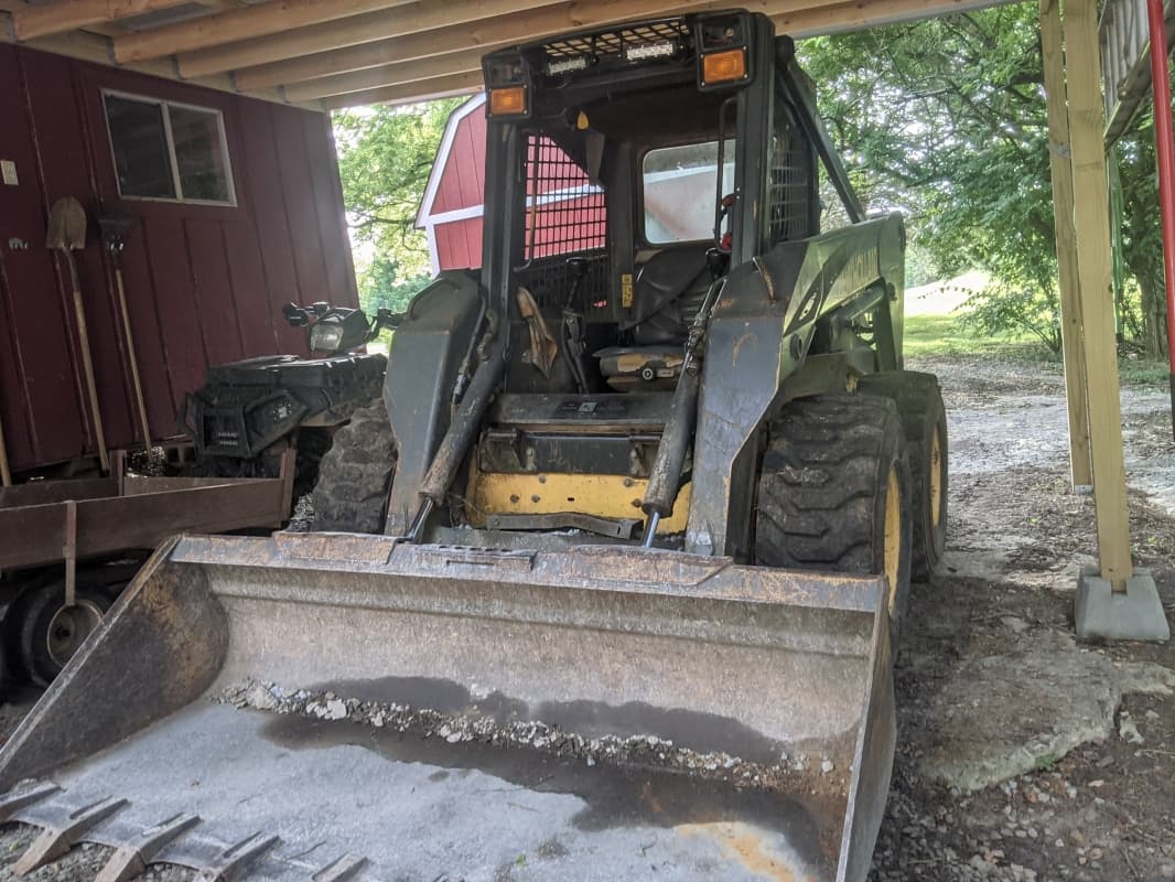 Skid steer / loader / bobcat