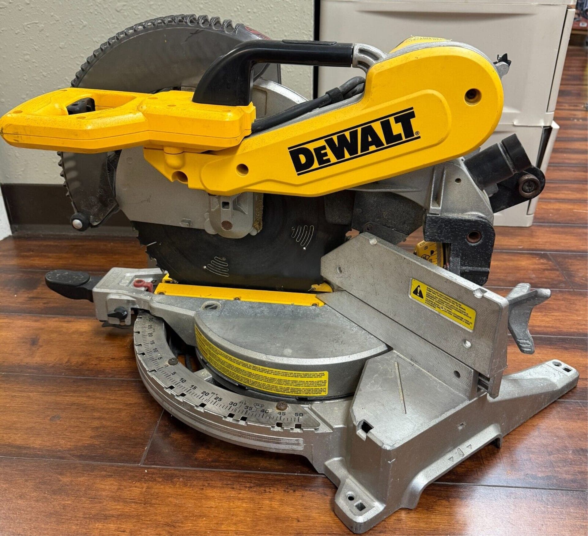 DeWalt 12" Double-Bevel Sliding Compound Miter Saw